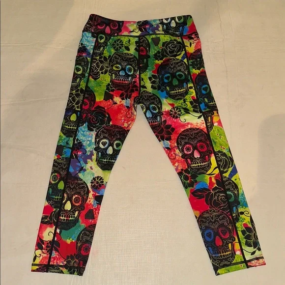 CVG *NWOT* Women's Skull Tie Dye Capri Leggings - Picture 4 of 11